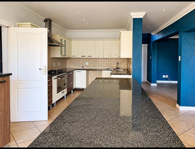 3 BEDROOM TOWNHOUSE FOR SALE IN VANDERBIJLPARK SE 2